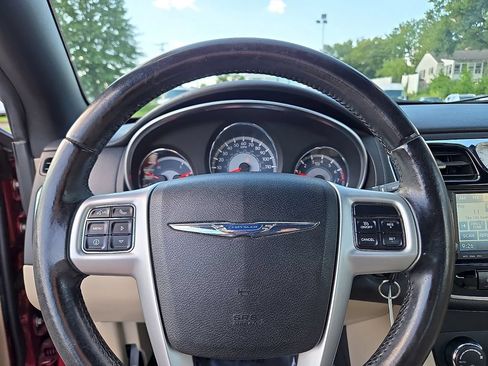 Used 2011 Chrysler 200 Limited FWD image 22