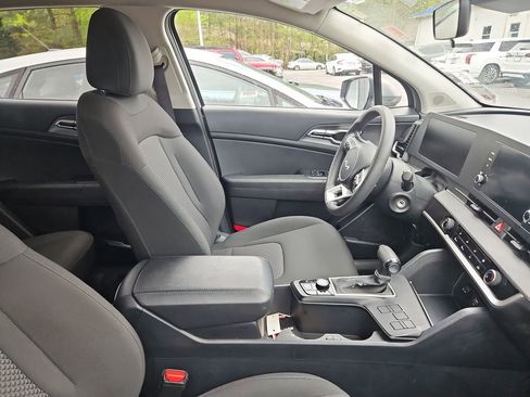 Used 2024 Kia Sportage LX image 7