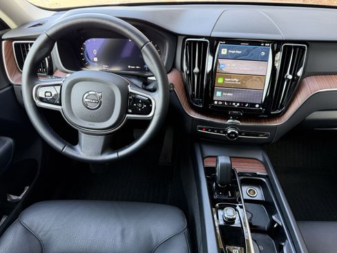 Used 2024 Volvo XC60 B5 Plus image 7