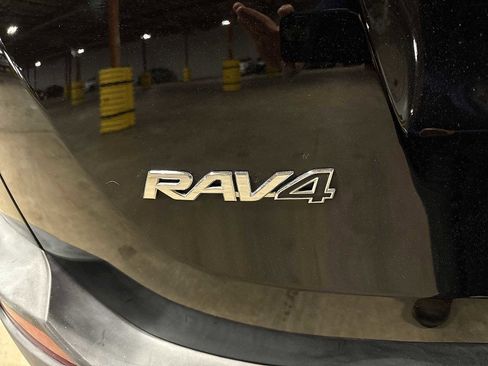 Used 2013 Toyota RAV4 LE image 24