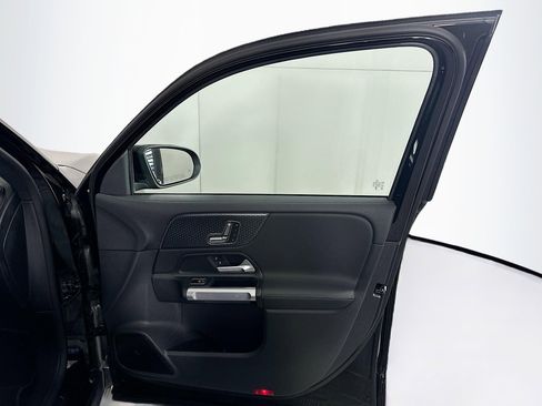 Used 2024 Mercedes-Benz EQB 250+ image 31