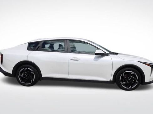Used 2025 Kia K4 EX image 10