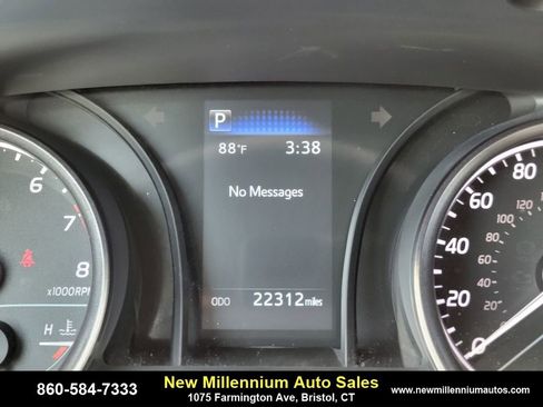 Used 2024 Toyota Camry SE image 29