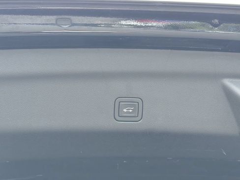Used 2023 GMC Yukon Denali RWD image 16