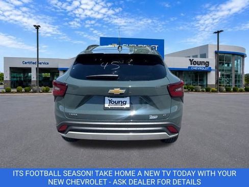 New 2026 Chevrolet Trax LT w/ LT Convenience Package FWD image 6