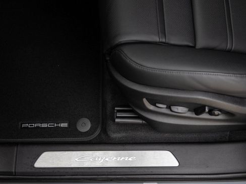 Certified 2026 Porsche Cayenne Coupe image 22