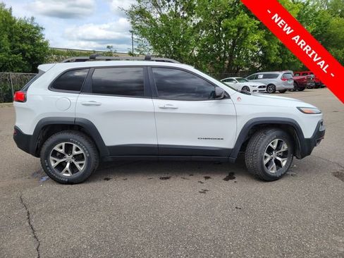Used 2015 Jeep Cherokee Trailhawk w/ Comfort/Convenience Group AWD/4WD image 2