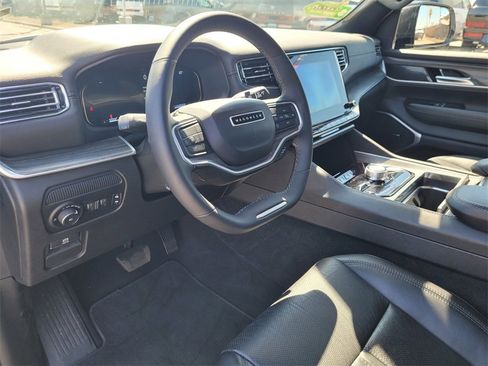 Used 2023 Jeep Wagoneer L Series II image 15