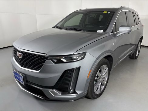 Used 2025 Cadillac XT6 Premium Luxury image 4