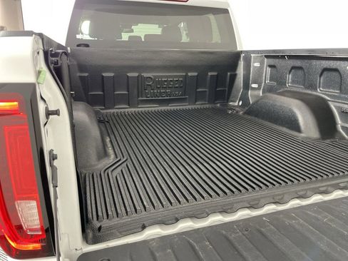 Used 2025 GMC Sierra 1500 SLT image 25