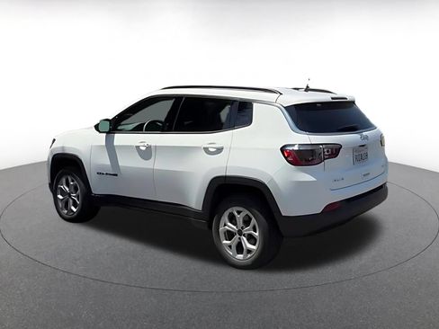 Used 2025 Jeep Compass Latitude AWD/4WD image 10