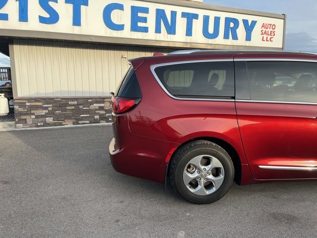 Used 2019 Chrysler Pacifica Touring-L FWD image 13