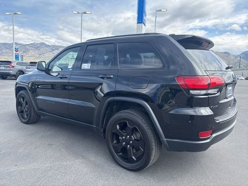 Used 2018 Jeep Grand Cherokee Laredo image 5