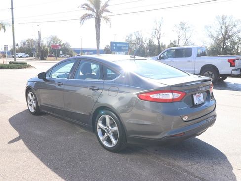 Used 2015 Ford Fusion SE image 7