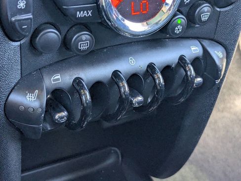 Used 2011 MINI Cooper Clubman w/ Premium Pkg image 24