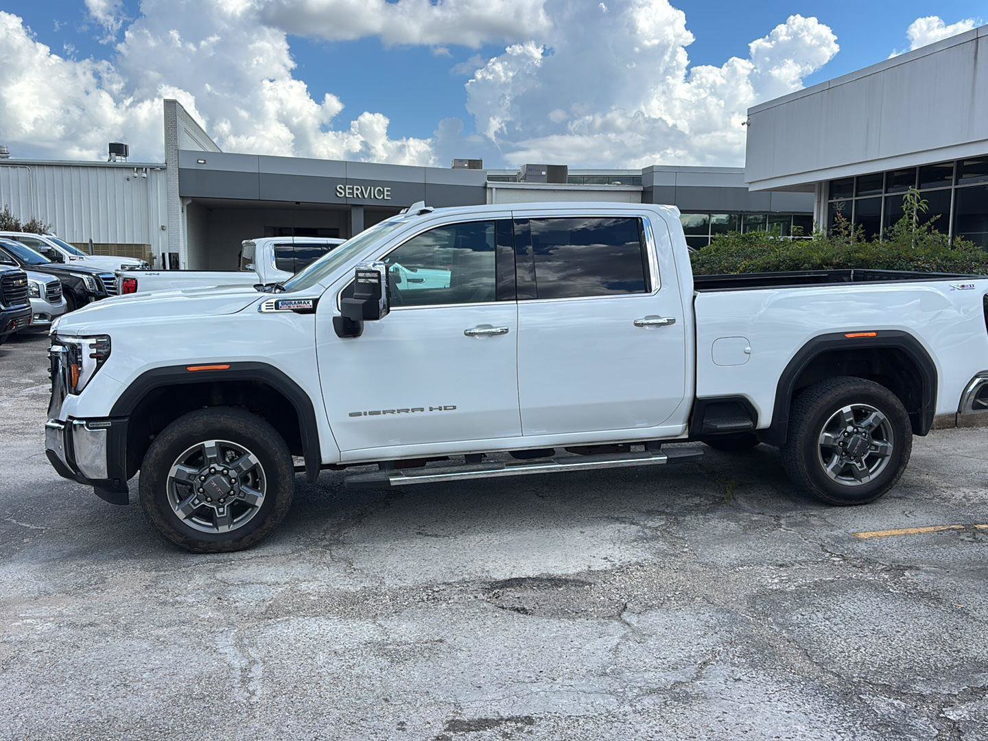 Used 2025 GMC Sierra 2500 SLT w/ SLT Premium Package AWD/4WD image 4