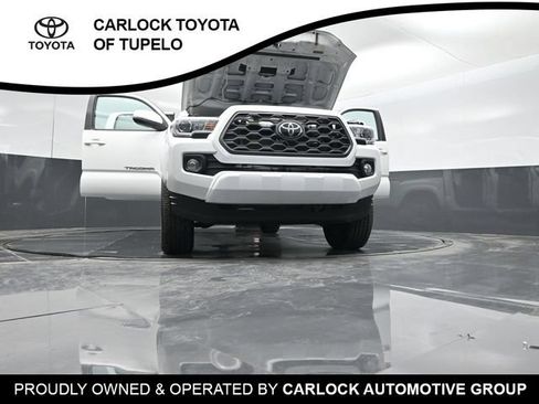 Used 2022 Toyota Tacoma TRD Sport AWD/4WD image 39