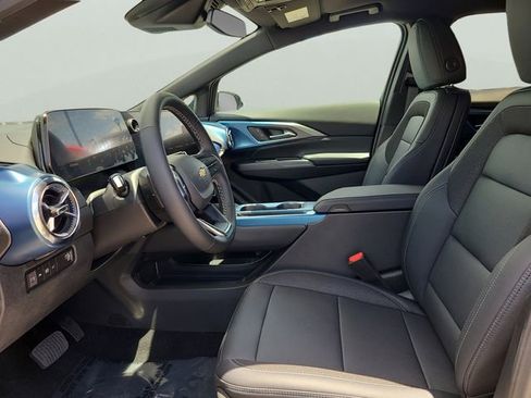 New 2026 Chevrolet Equinox EV LT w/ LPO, Blackout Package FWD image 17