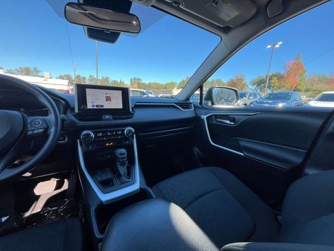 Used 2025 Toyota RAV4 XLE image 36