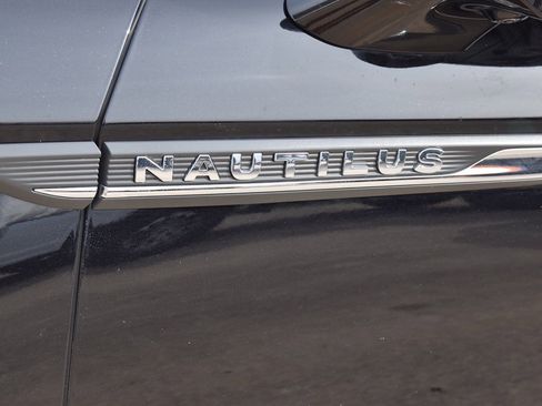 Used 2019 Lincoln Nautilus Reserve image 11