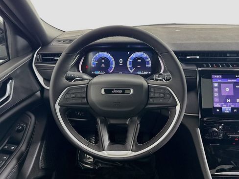 New 2025 Jeep Grand Cherokee Altitude image 29