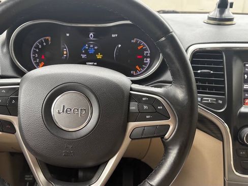 Used 2020 Jeep Grand Cherokee Laredo RWD image 12