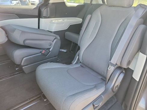 Used 2023 Kia Carnival LX FWD image 17