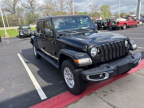 Used 2023 Jeep Gladiator Sport AWD/4WD image 4