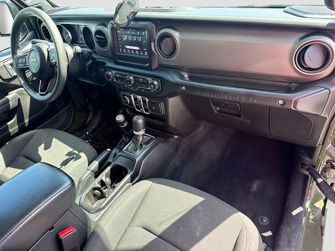 Used 2023 Jeep Wrangler Unlimited AWD/4WD image 31