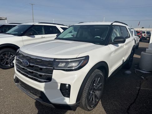 New 2026 Ford Explorer Active w/ Active Comfort Package AWD/4WD image 2