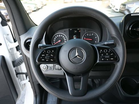Used 2024 Mercedes-Benz Sprinter 2500 image 2