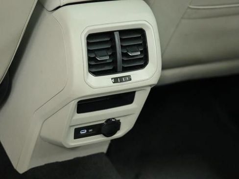 Certified 2024 Volkswagen Tiguan SE w/ Panoramic Sunroof Package FWD image 34
