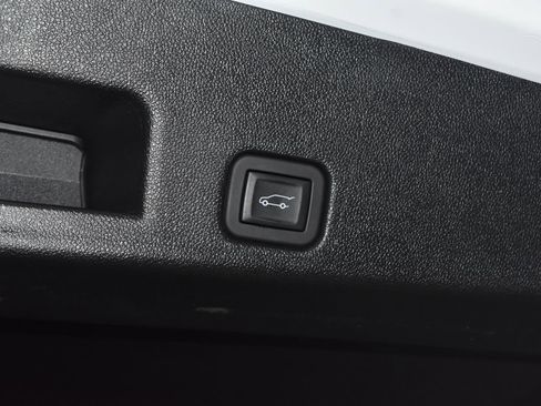 Used 2025 GMC Acadia Elevation image 33