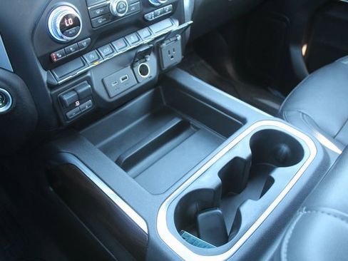 Used 2020 GMC Sierra 1500 SLT image 30