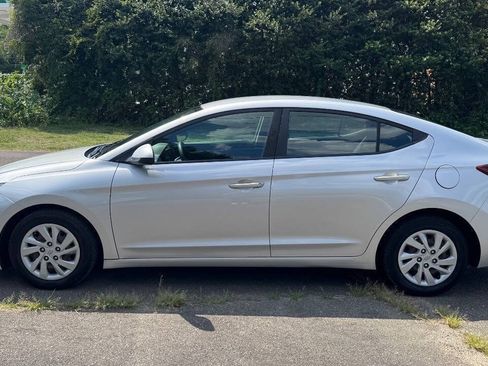 Used 2020 Hyundai Elantra SE w/ Cargo Package (C1) FWD image 5