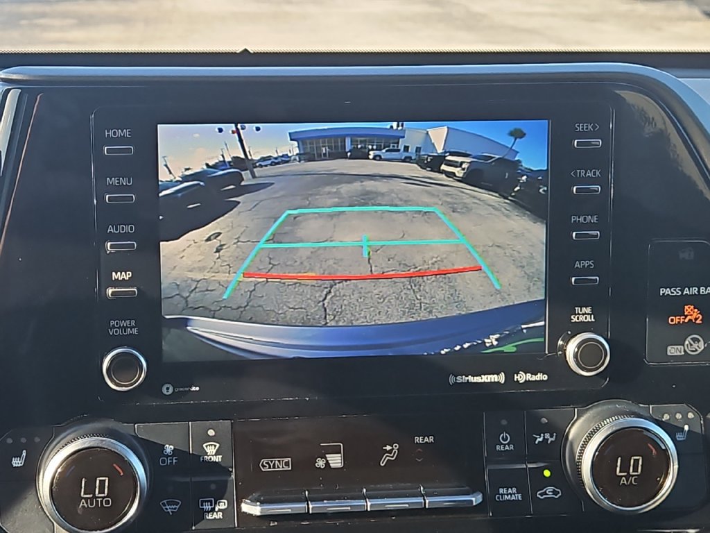 Used 2021 Toyota Highlander XLE FWD image 25