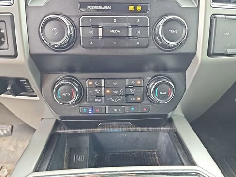 Used 2021 Ford F350 Lariat w/ Lariat Value Package AWD/4WD image 21