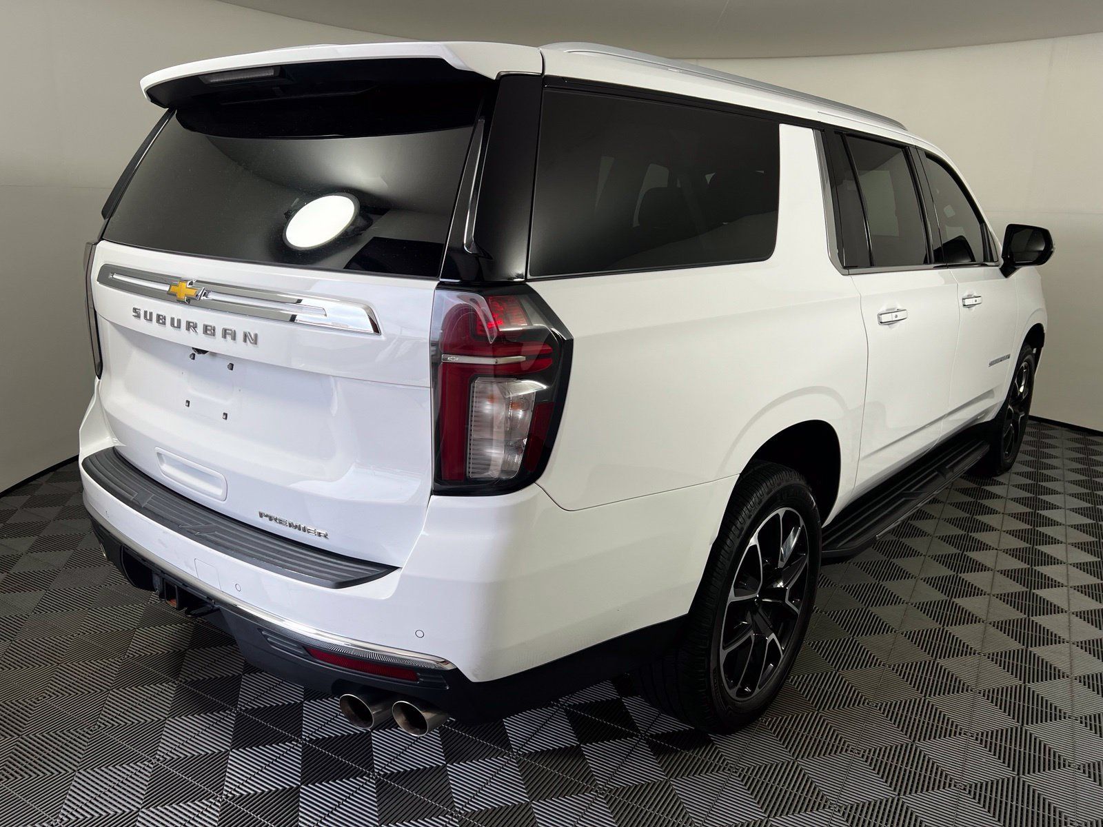 Used 2022 Chevrolet Suburban Premier AWD/4WD image 5