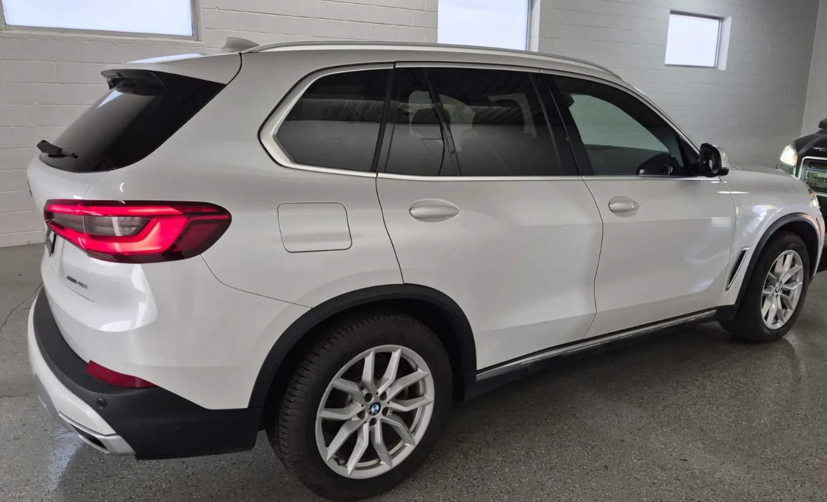 Used 2019 BMW X5 xDrive40i w/ Convenience Package AWD/4WD image 4