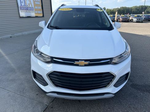 Used 2020 Chevrolet Trax LT w/ LT Convenience Package FWD image 2