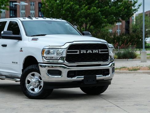 Used 2020 RAM 2500 Tradesman w/ Chrome Appearance Group image 3