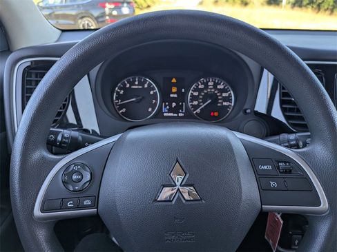 Used 2020 Mitsubishi Outlander ES image 26