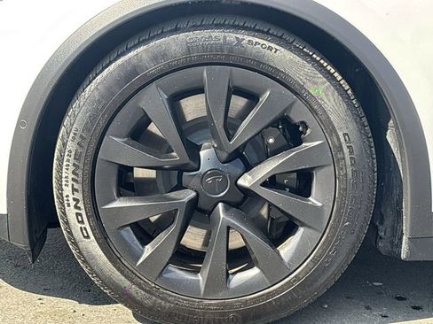 Used 2022 Tesla Model X image 13