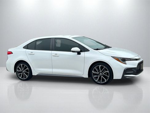 Used 2022 Toyota Corolla SE image 4