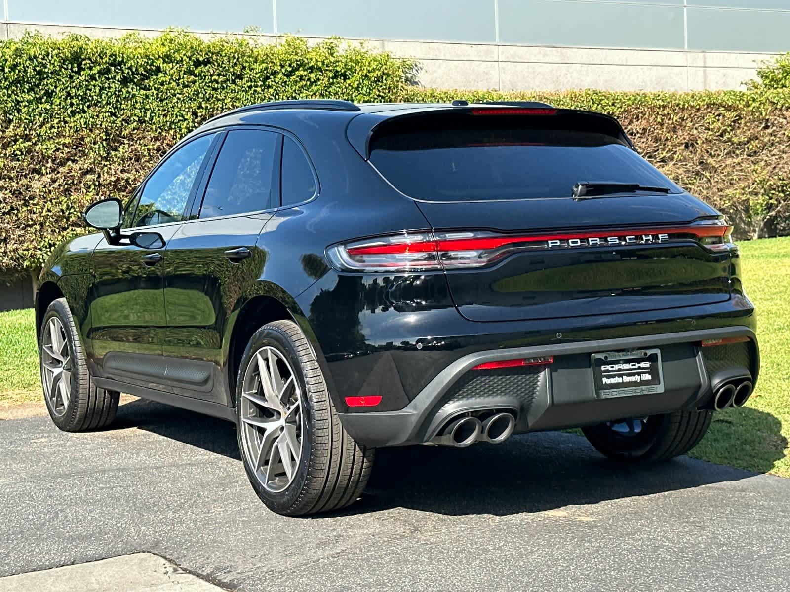 Used 2026 Porsche Macan AWD/4WD image 3