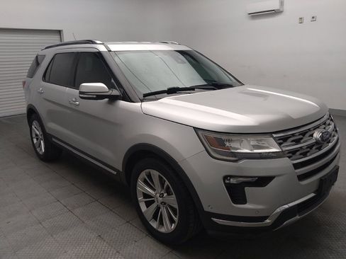 Used 2018 Ford Explorer Limited w/ Equipment Group 301A FWD image 13