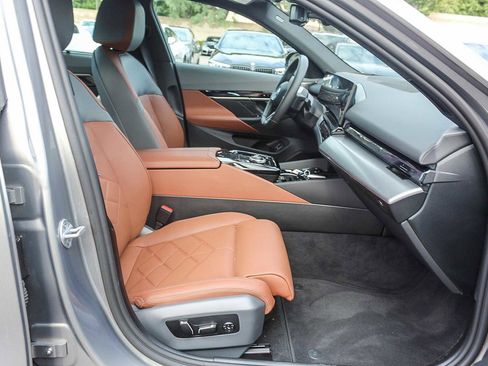 Used 2025 BMW i5 xDrive40 image 16