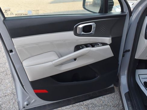 Used 2023 Kia Sorento SX AWD/4WD image 22