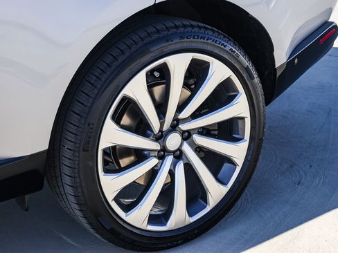 New 2025 Land Rover Range Rover SE image 10