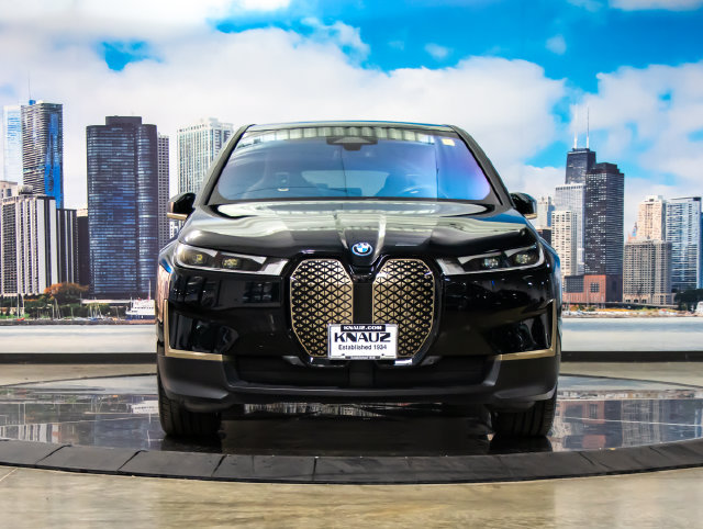 Used 2024 BMW iX xDrive50 w/ Premium Package AWD/4WD image 3